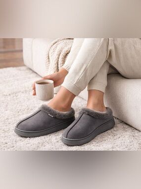 Cozy Faux Fur Lined Slippers – Soft Warm House Shoes Indoor Outdoor Grey